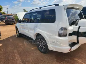 Mitsubishi Pajero 2010 White