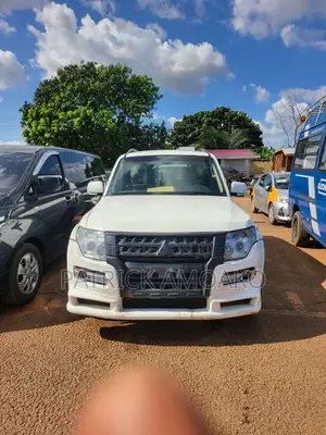 Mitsubishi Pajero 2010 White