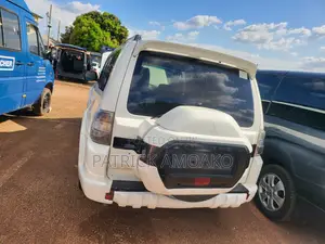 Mitsubishi Pajero 2010 White