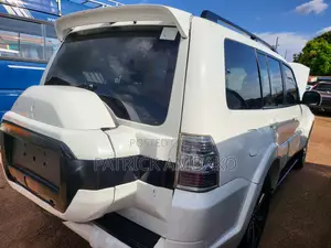 Mitsubishi Pajero 2010 White