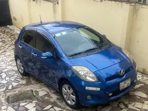 Toyota Vitz 2012 Blue