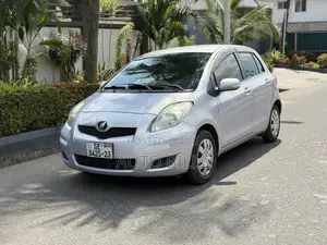 Toyota Vitz 1.0 FWD 5dr 2010 Silver