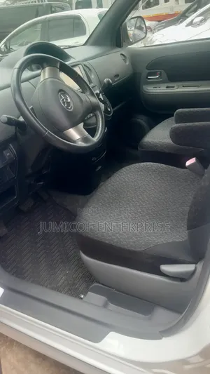 Toyota Sienta 1.5 FWD 2013 White