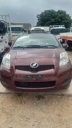 Toyota Vitz 1.3 FWD 5dr 2010 Maroon