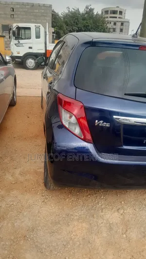 Toyota Vitz 1.3 FWD 5dr 2012 Blue