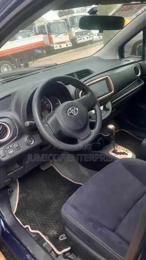 Toyota Vitz 1.3 FWD 5dr 2012 Blue