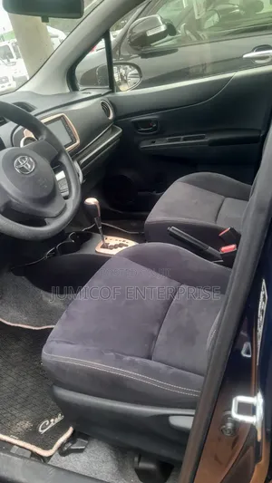 Toyota Vitz 1.3 FWD 5dr 2012 Blue