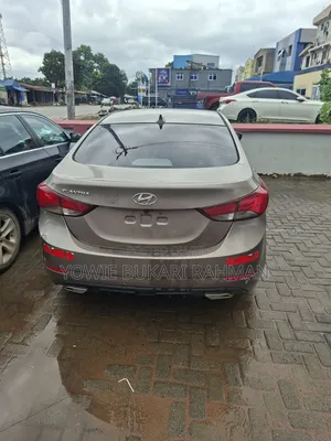 Hyundai Elantra SE Sedan FWD (1.8L 4cyl 6A) 2016 Brown