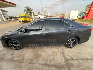 Toyota Camry SE 4dr Sedan (2.5L 4cyl 6A) 2014 Black