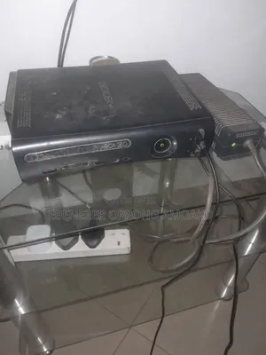 Xbox 360 With 2 Controllers