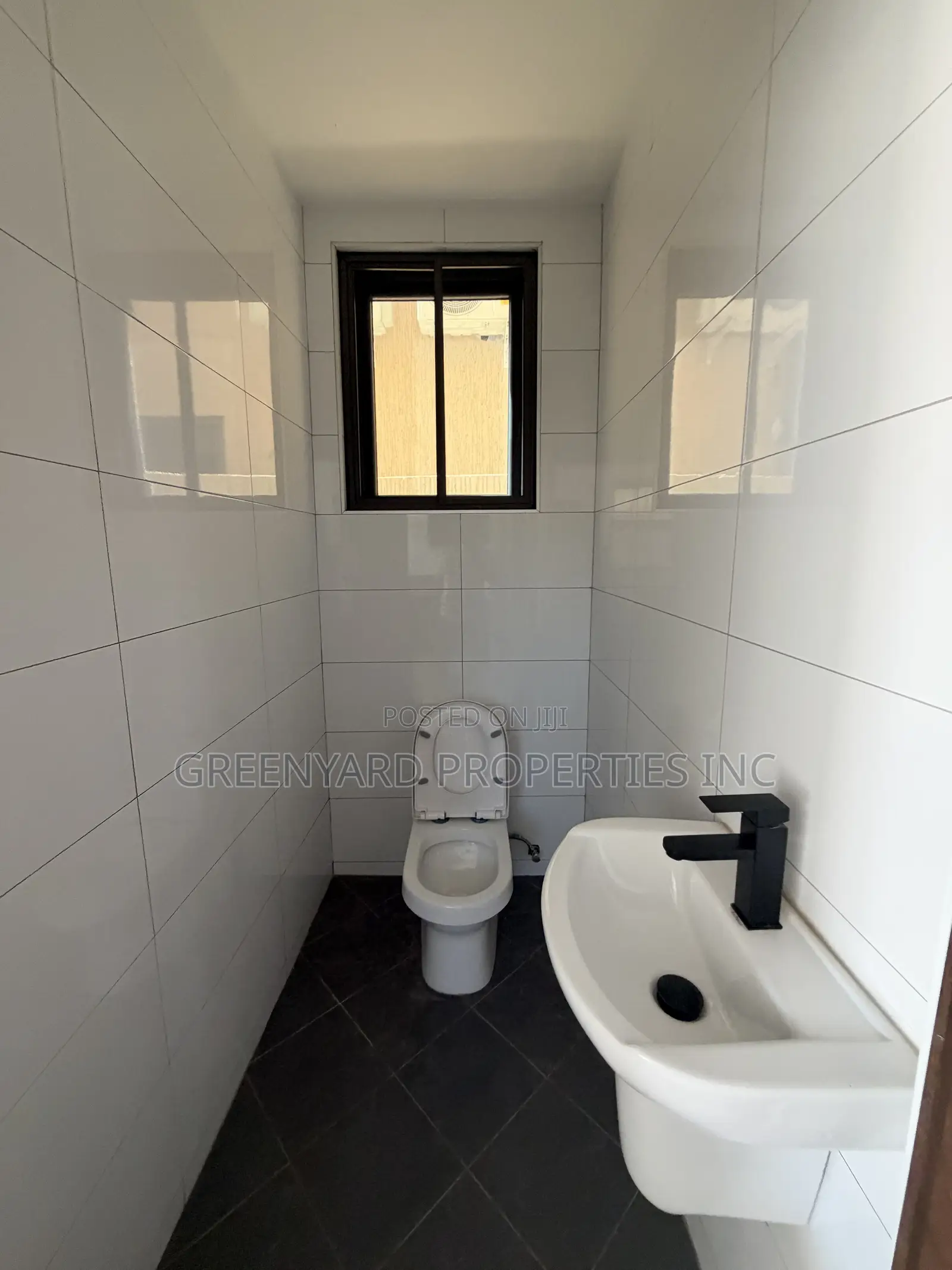 2bdrm Apartment in A&C Mall, East Legon for rent