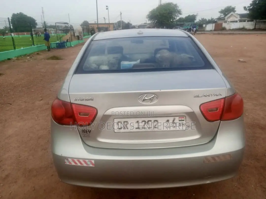 Hyundai Elantra 2010 Silver