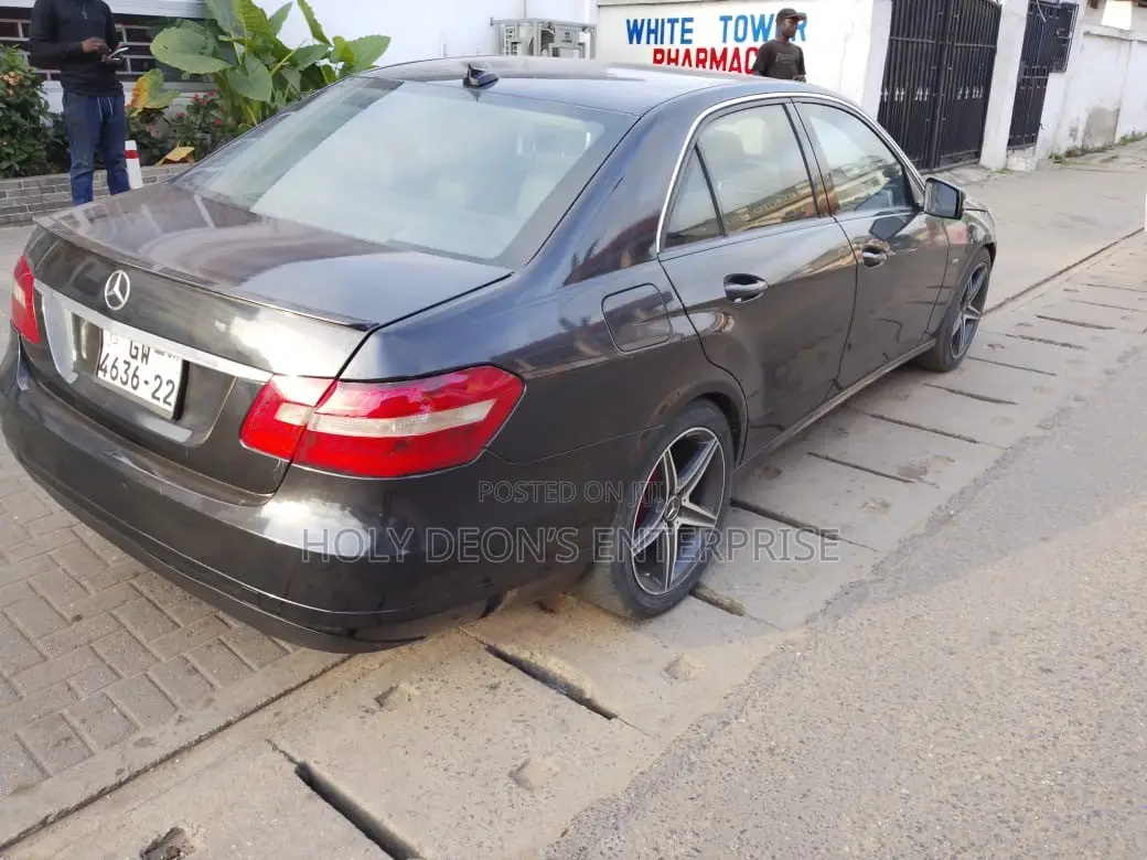 Mercedes-Benz E300 2012 Black