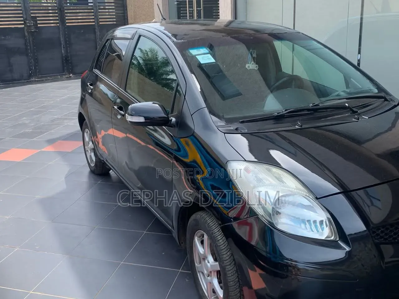 Toyota Vitz 2010 Black
