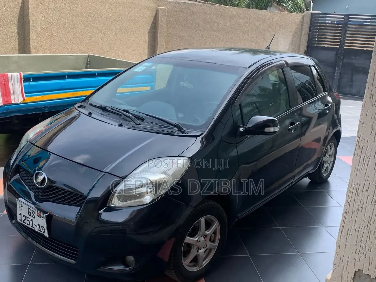 Toyota Vitz 2010 Black