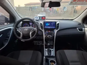 Hyundai Elantra Sport Sedan FWD (2.0L 4cyl 6A) 2016 Brown