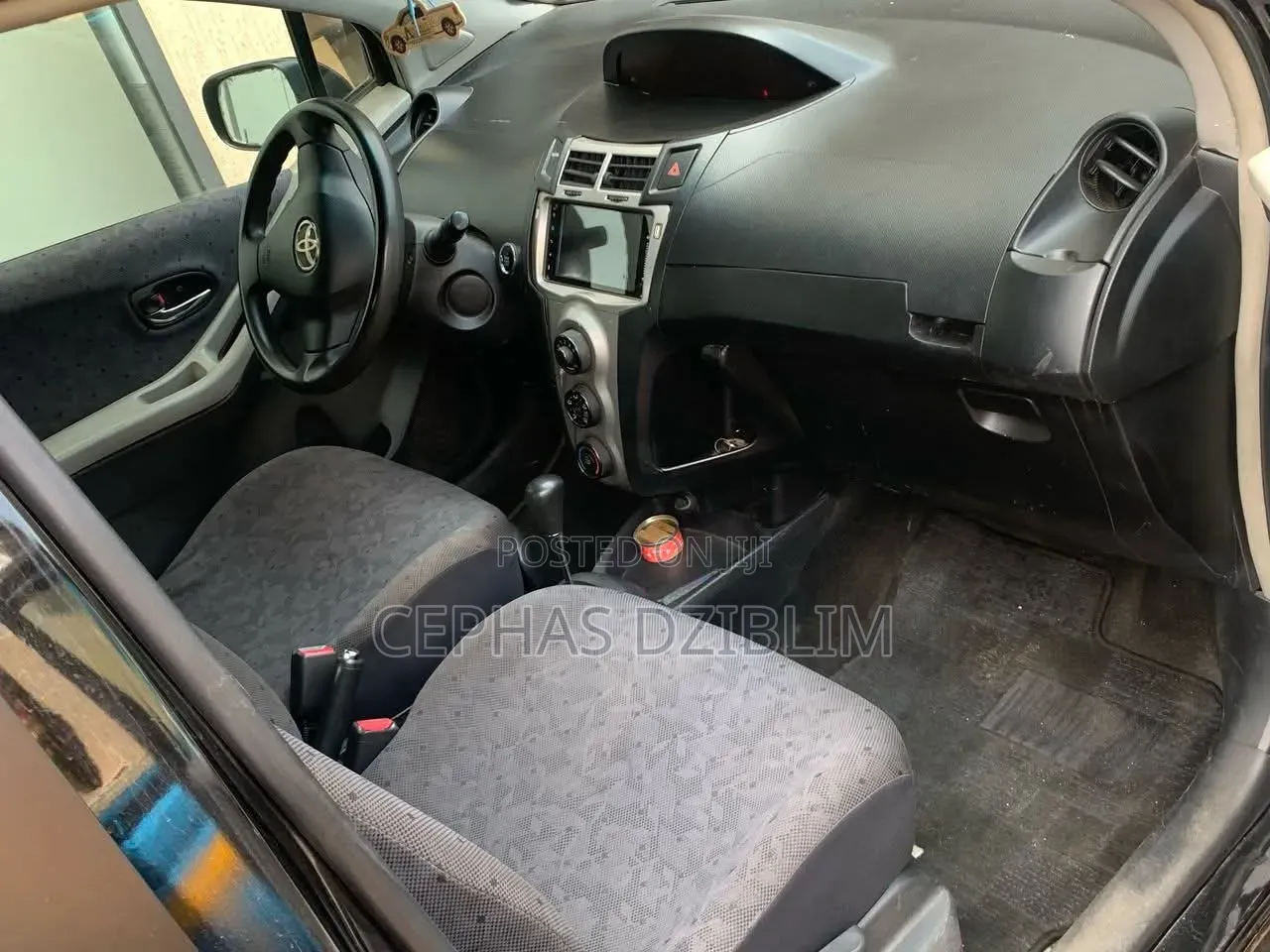 Toyota Vitz 2010 Black