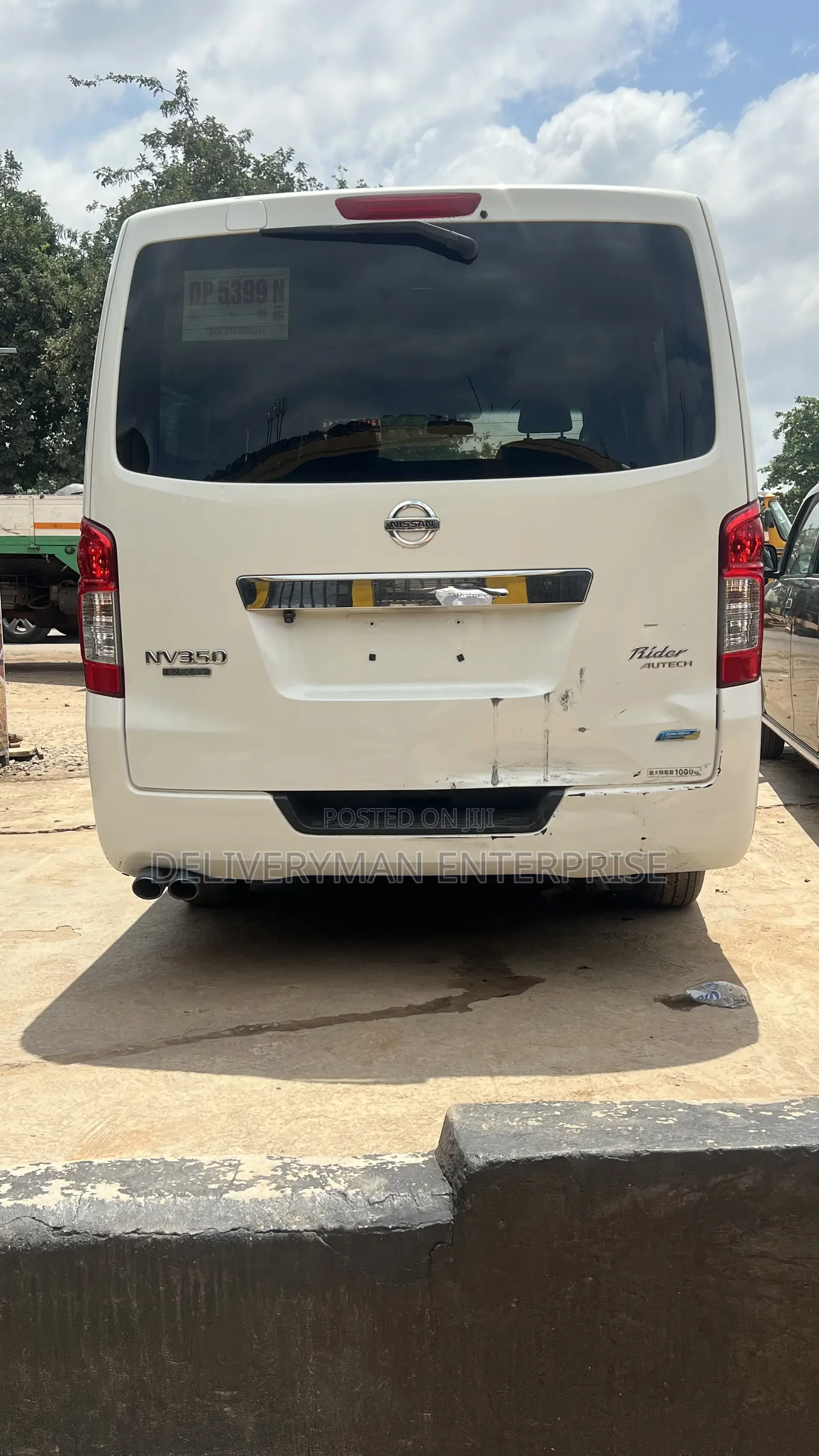 Nissan Caravan (Urvan) 2017 White