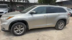 Toyota Highlander LE 4dr SUV (3.5L 6cyl 6A) 2014 Silver