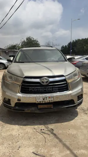 Toyota Highlander LE 4dr SUV (3.5L 6cyl 6A) 2014 Silver