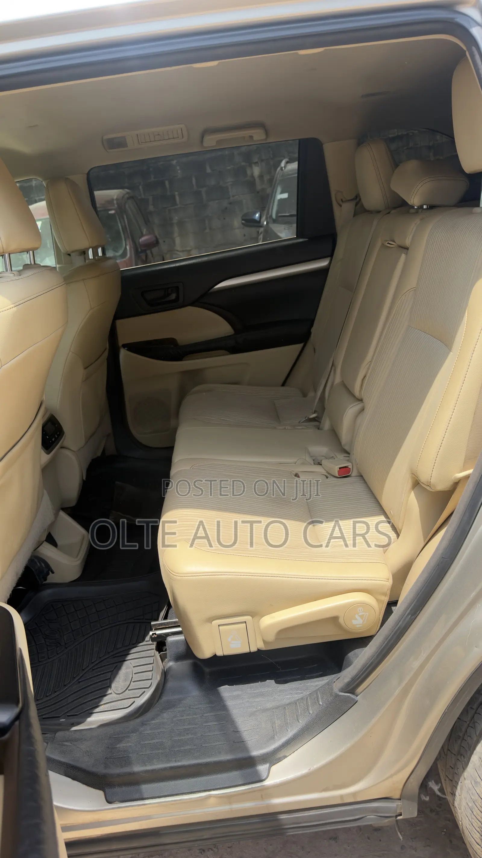 Toyota Highlander LE 4dr SUV (3.5L 6cyl 6A) 2014 Silver