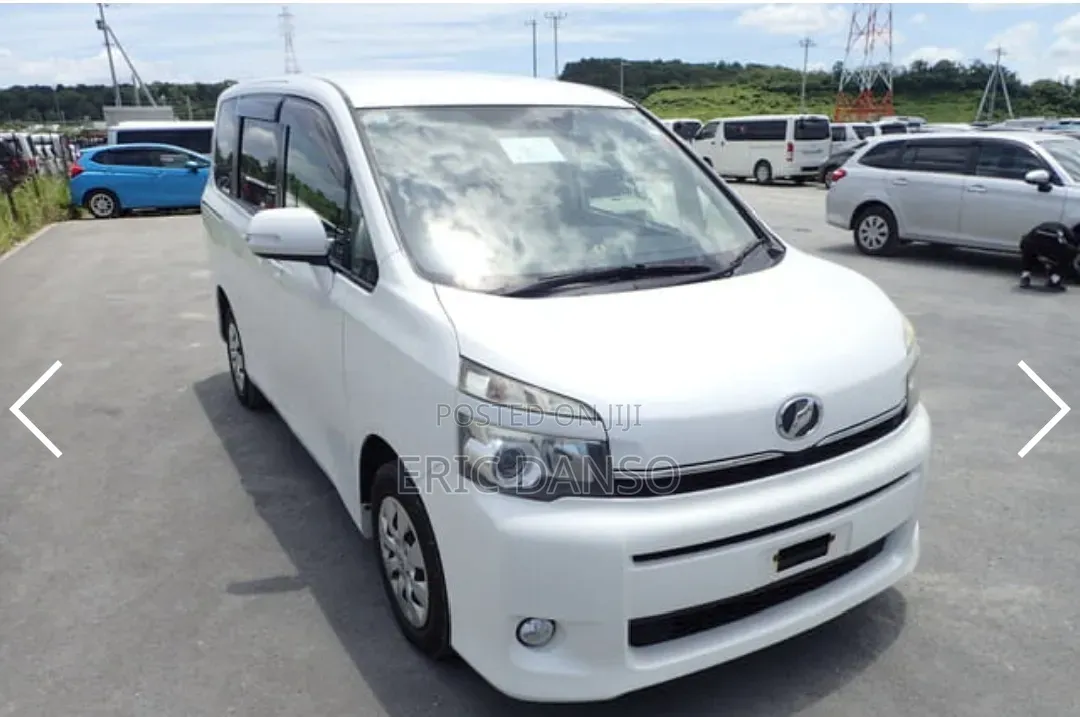 Toyota Voxy 2013 White