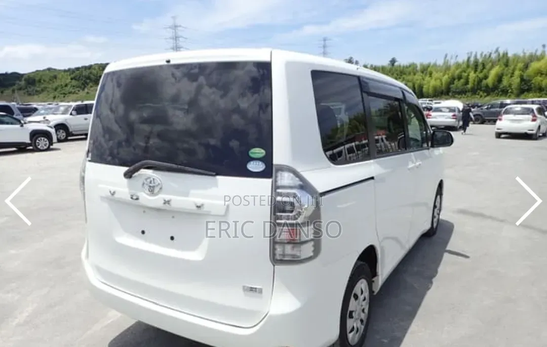 Toyota Voxy 2013 White