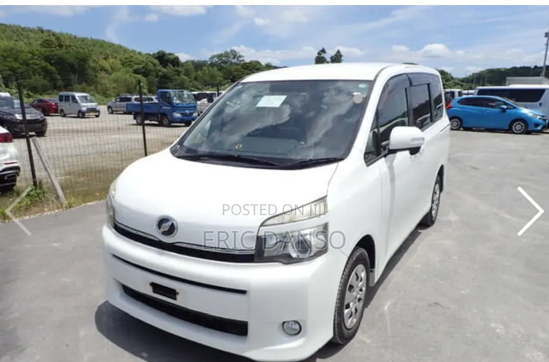 Toyota Voxy 2013 White
