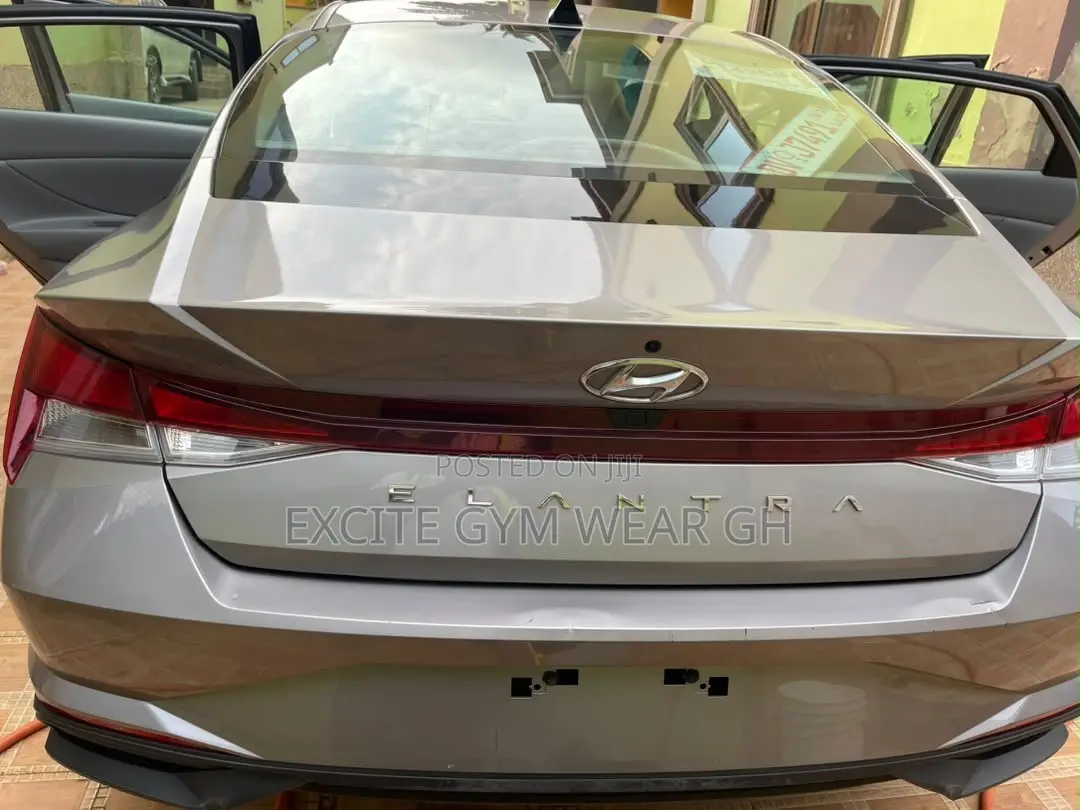 Hyundai Elantra SEL 2023 Gray