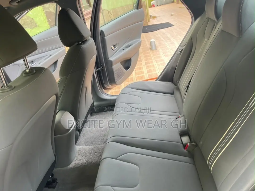 Hyundai Elantra SEL 2023 Gray