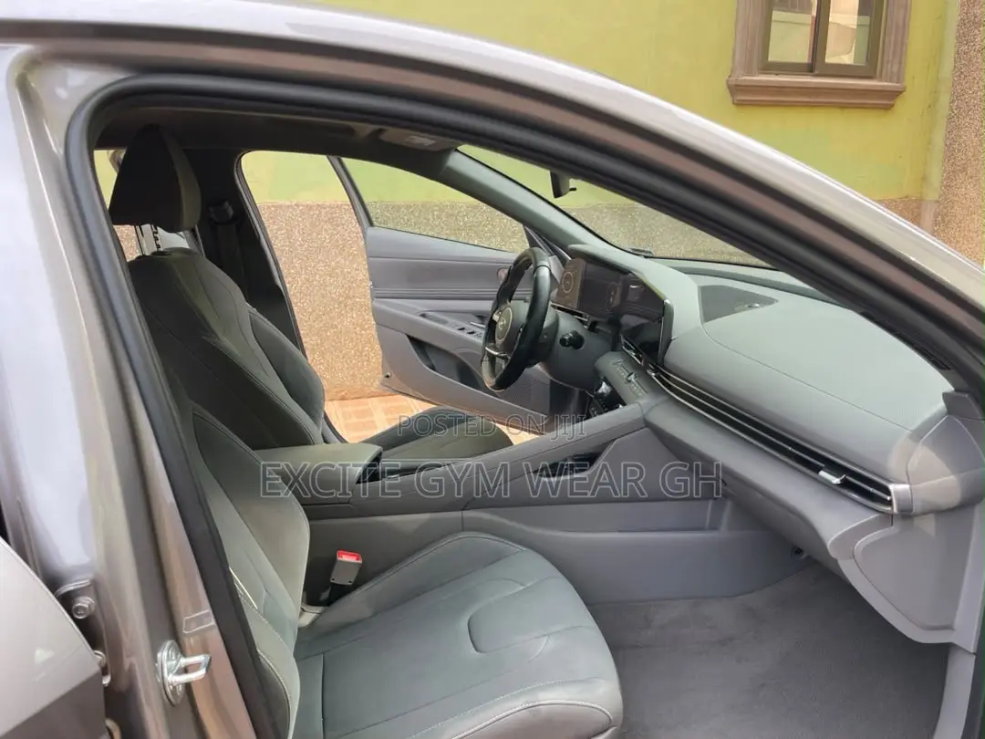 Hyundai Elantra SEL 2023 Gray