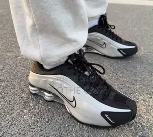 Nike Shox R4