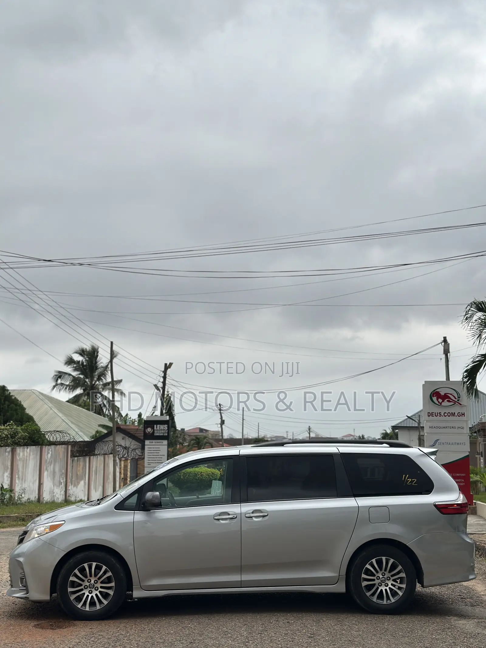 Toyota Sienna XLE Premium AWD 2019 Gray