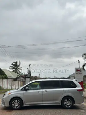 Toyota Sienna XLE Premium AWD 2019 Gray