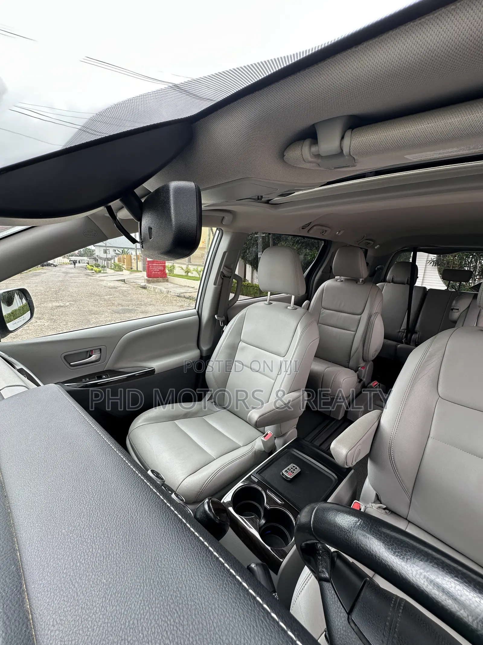 Toyota Sienna XLE Premium AWD 2019 Gray
