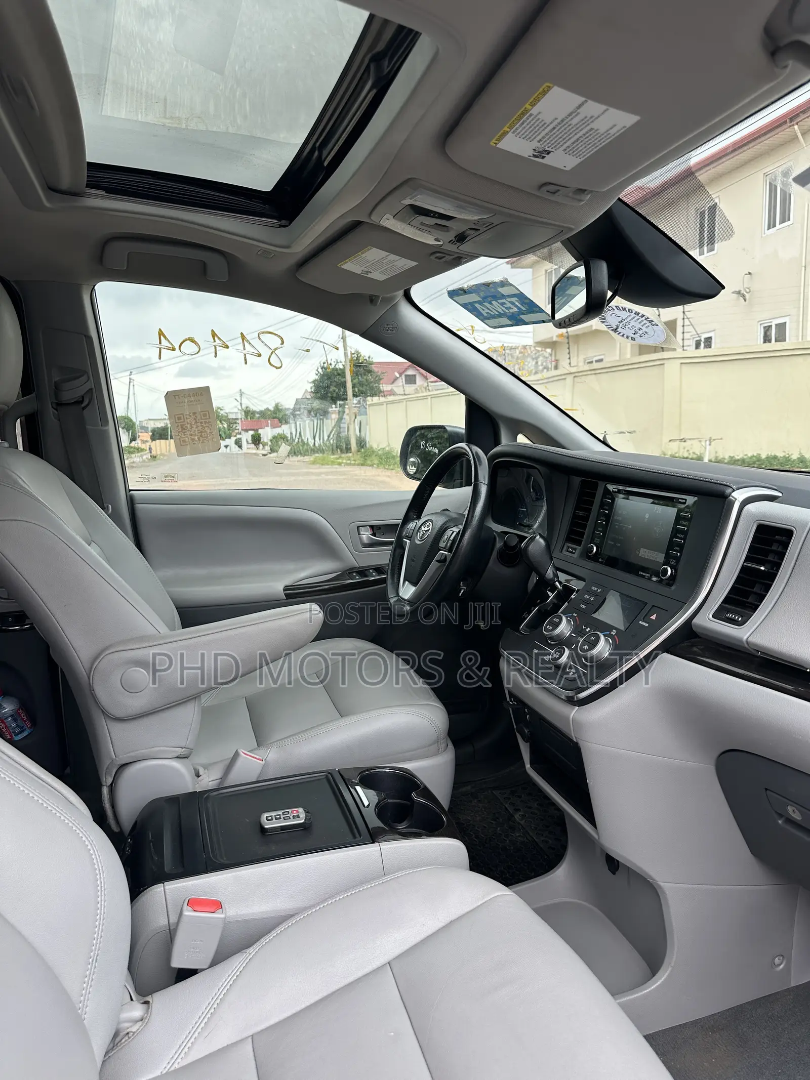 Toyota Sienna XLE Premium AWD 2019 Gray
