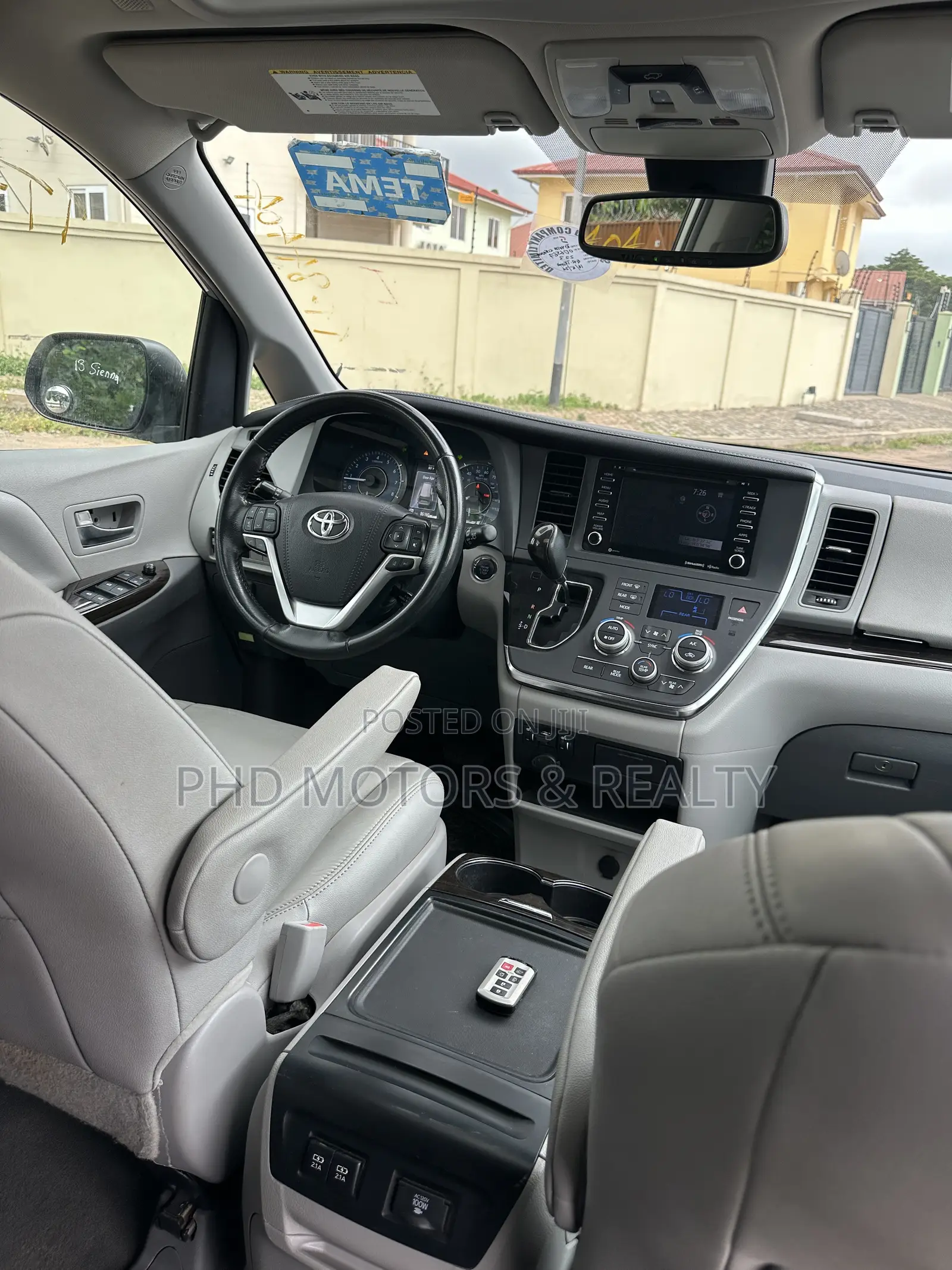 Toyota Sienna XLE Premium AWD 2019 Gray