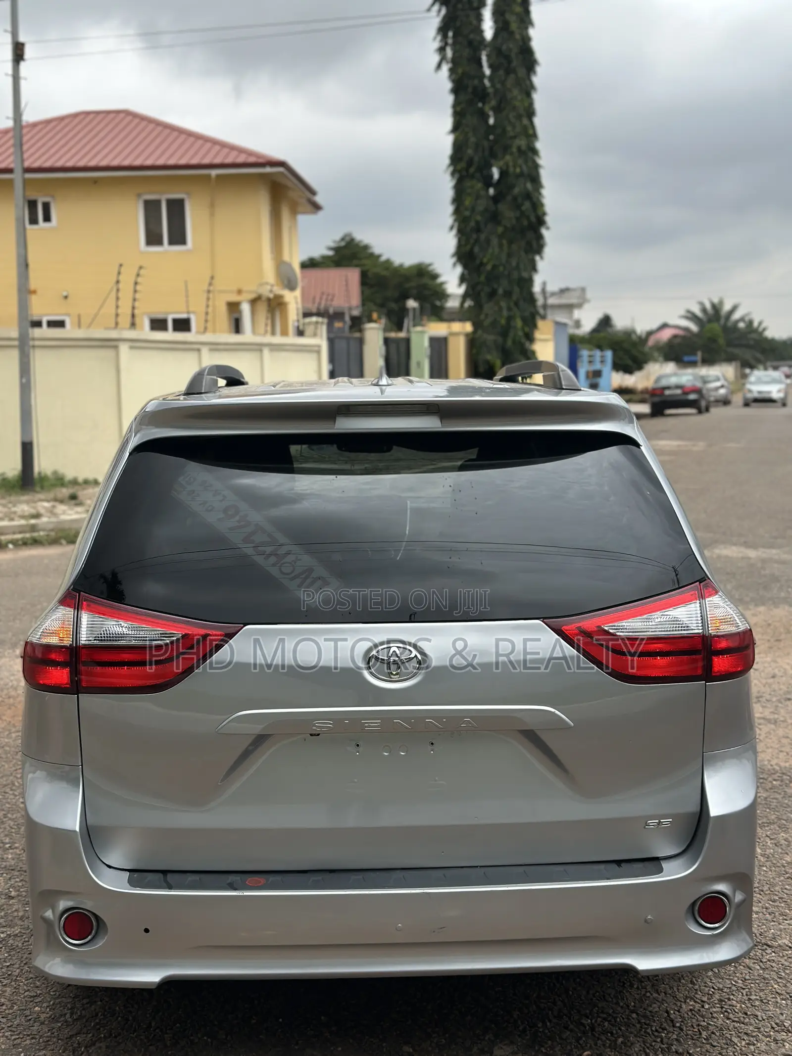 Toyota Sienna XLE Premium AWD 2019 Gray