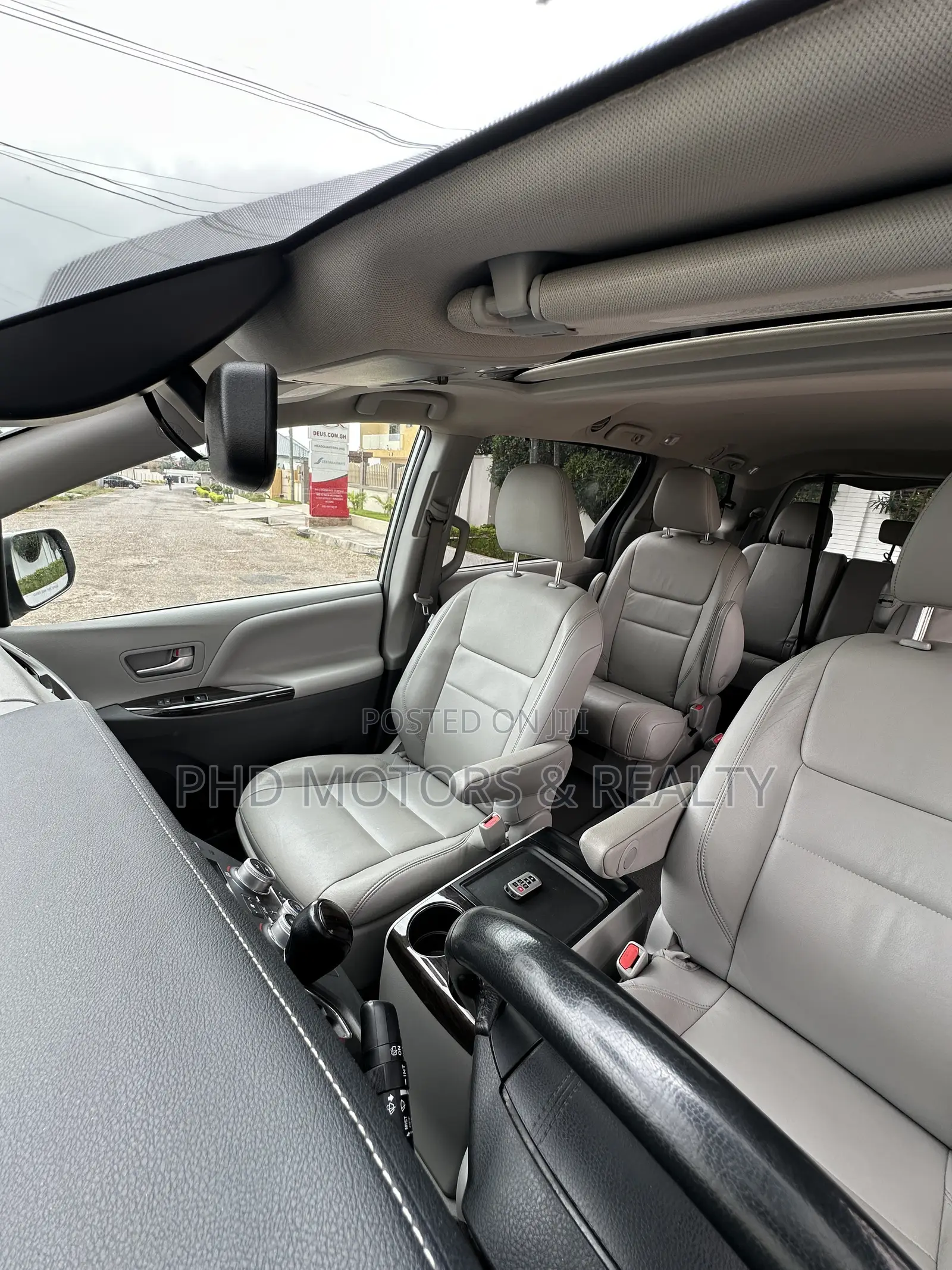 Toyota Sienna XLE Premium AWD 2019 Gray