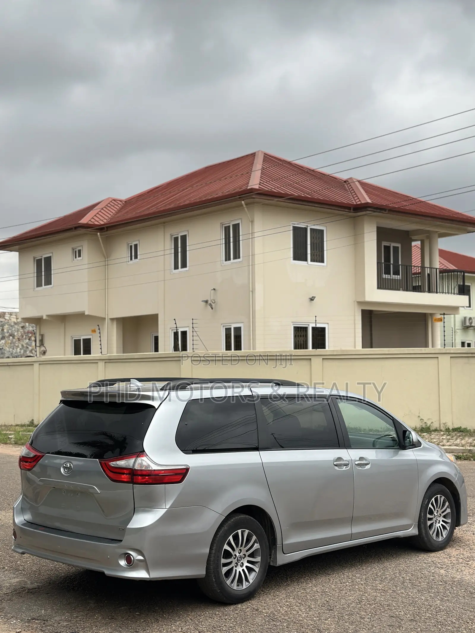Toyota Sienna XLE Premium AWD 2019 Gray