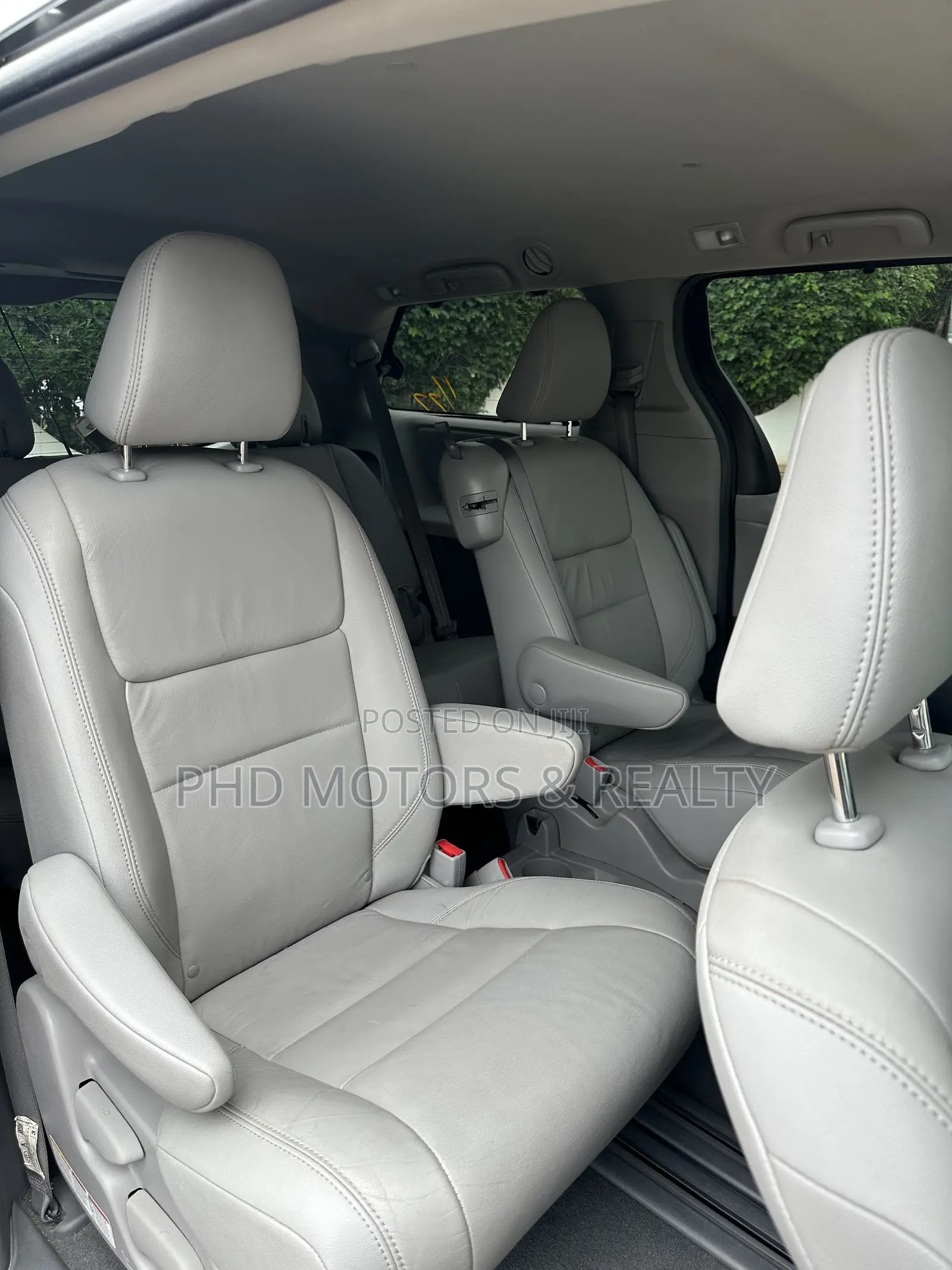 Toyota Sienna XLE Premium AWD 2019 Gray