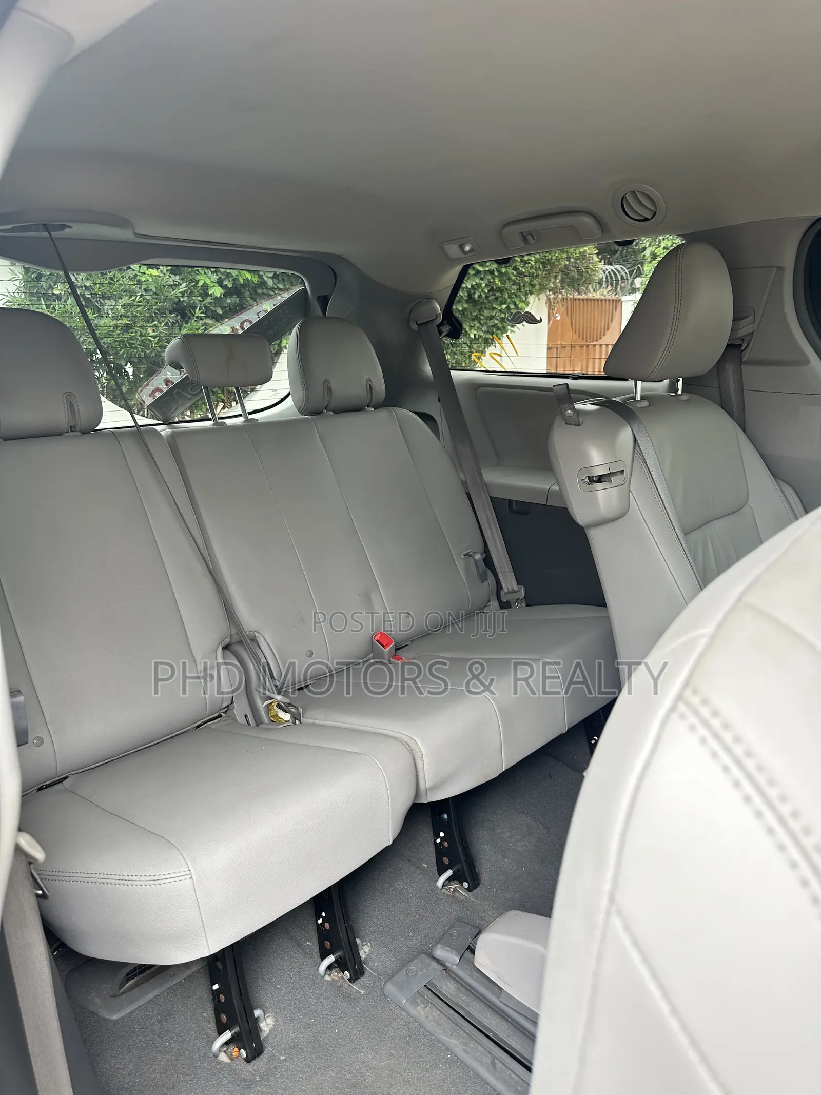 Toyota Sienna XLE Premium AWD 2019 Gray