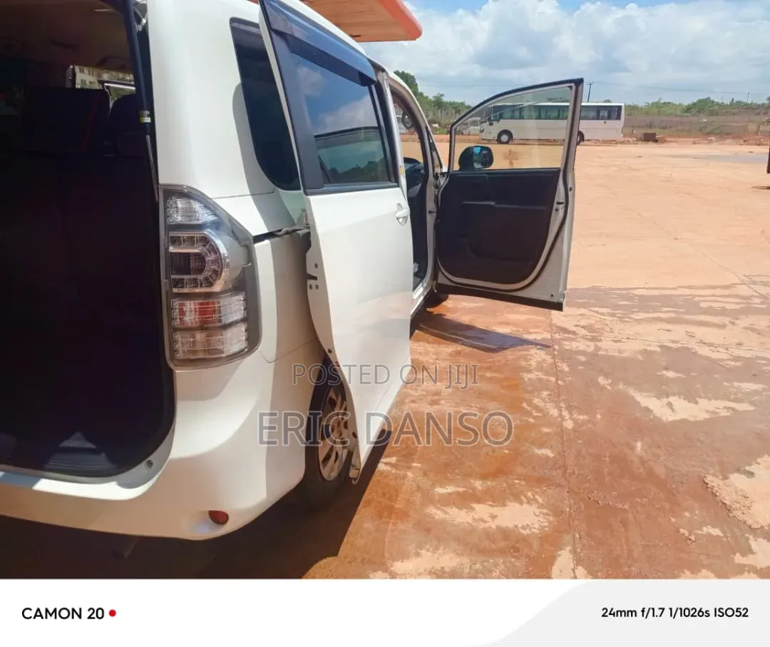 Toyota Voxy 2013 White
