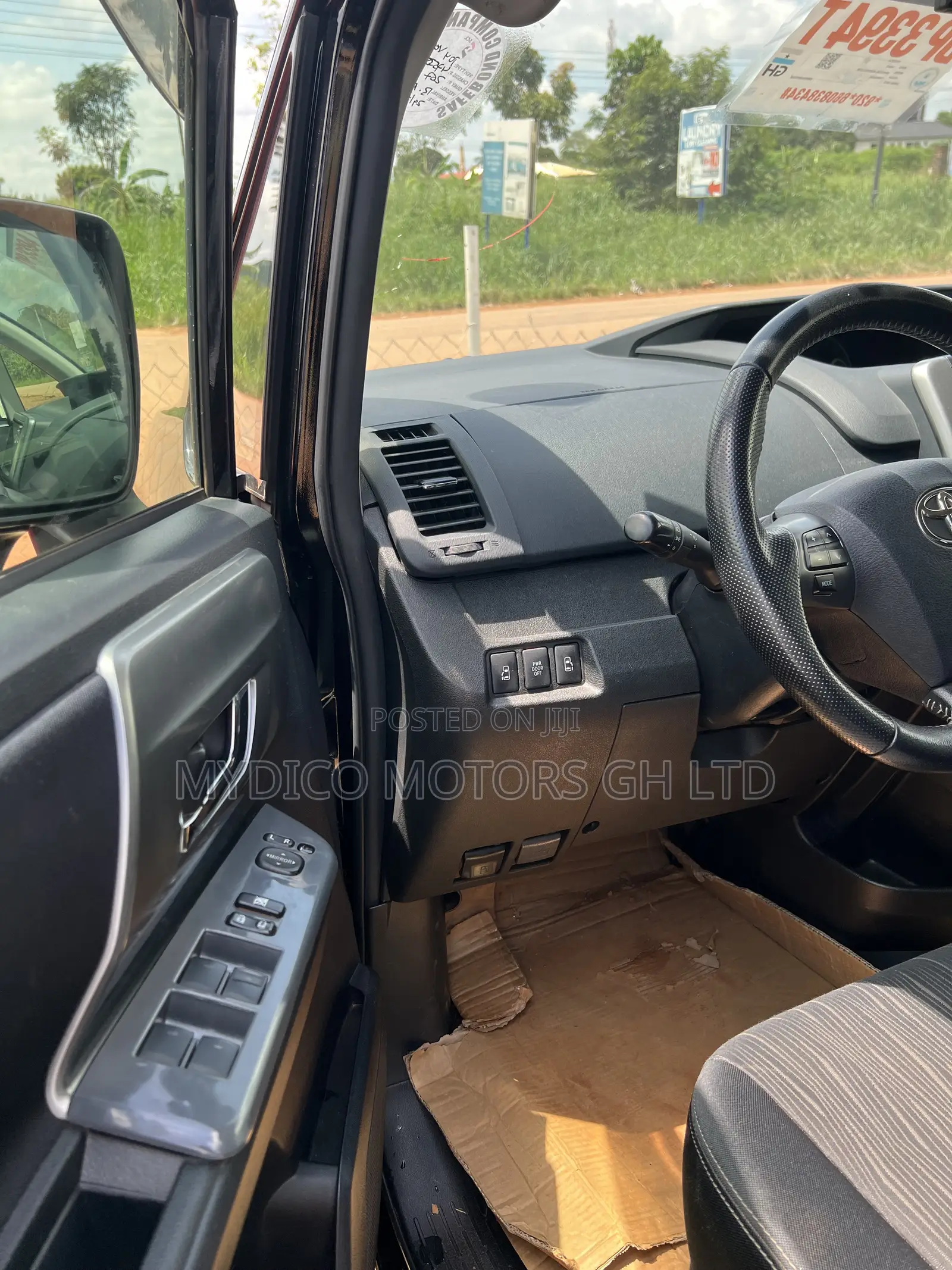 Toyota Voxy 2013 Black
