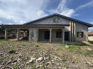 5bdrm House in Police Station for sale