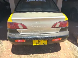 Toyota Corolla 2001 Gold