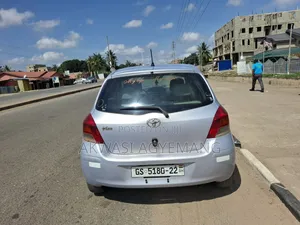 Toyota Vitz 1.0 FWD 5dr 2010 Silver