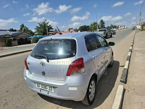 Toyota Vitz 1.0 FWD 5dr 2010 Silver