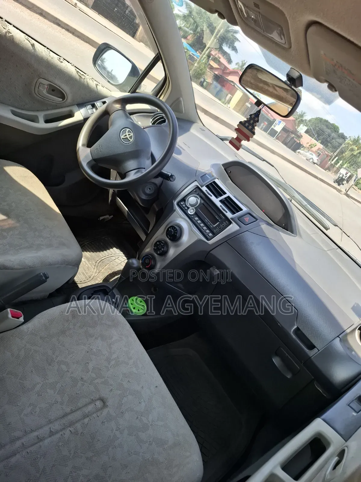 Toyota Vitz 1.0 FWD 5dr 2010 Silver