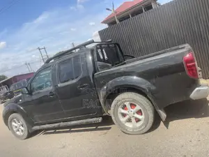 Nissan Navara 2014 Black